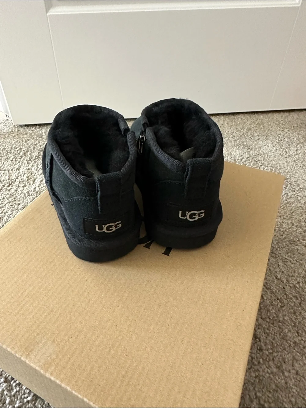 UGG Toddler Classic Ultra Mini Boots – Black – Size 10